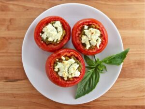 Quinoa-Stuffed-Tomatoes-with-Pesto-and-Goat-Cheese--640x480.jpg